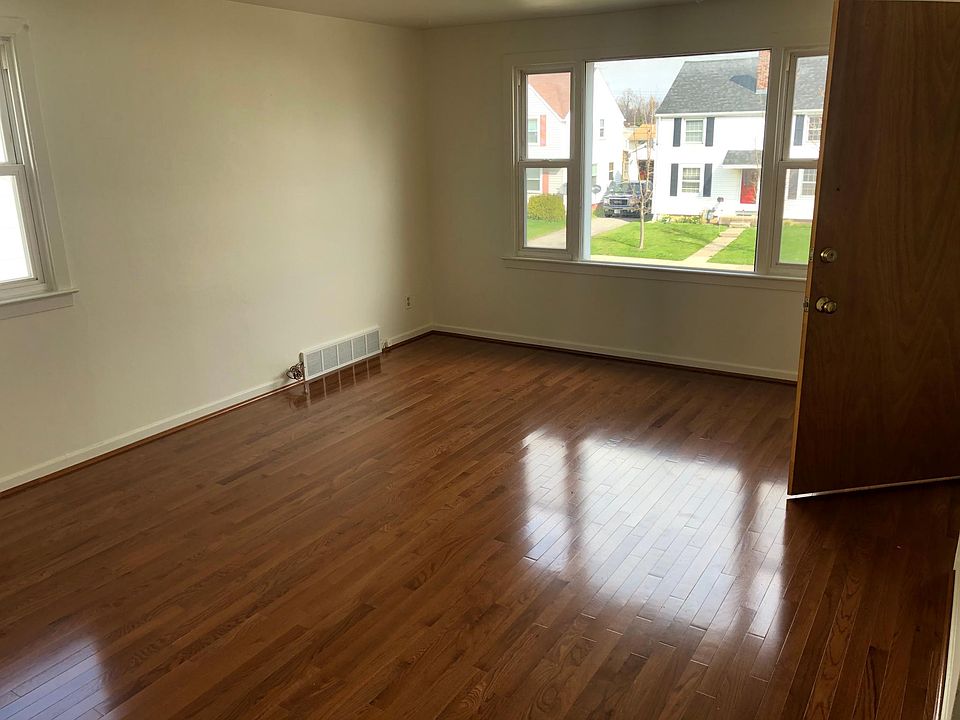 1st image of 124 Woodward Ave #Upper2