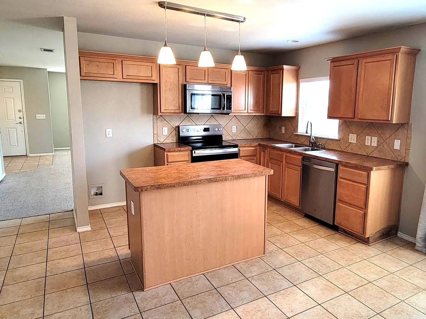 3 Bed 2 Bath House for Lease in Sherman — Photo 2