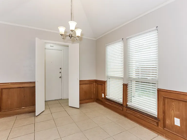 410 W Jefferson St — Photo 6