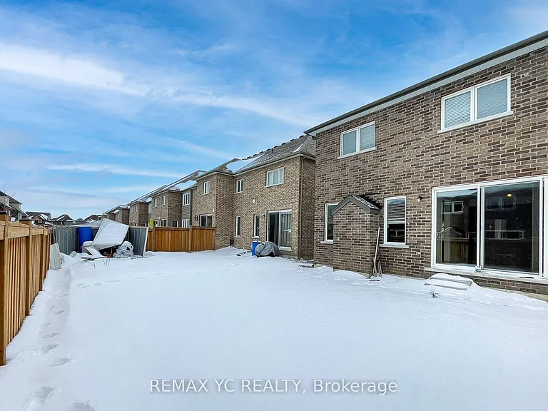 56 Walker Blvd — Photo 39