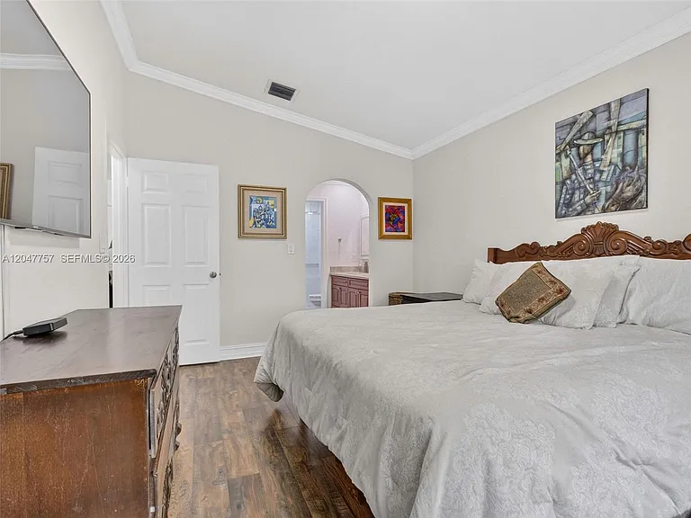 18843 SW 26th St — Photo 31