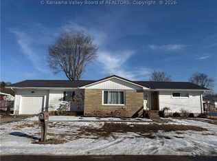 2808 Meadowbrook Dr, Point Pleasant, WV 25550