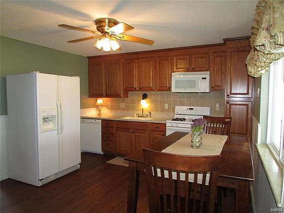 5th image of 2938 Foxwood Dr