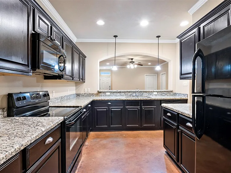 113 Armored Ave — Photo 11
