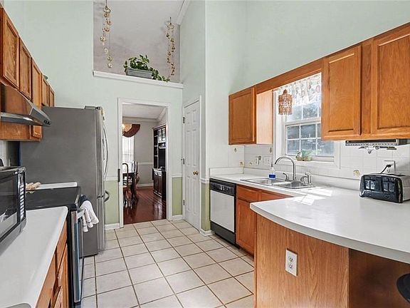 3rd image of 458 Padens Valley Ct