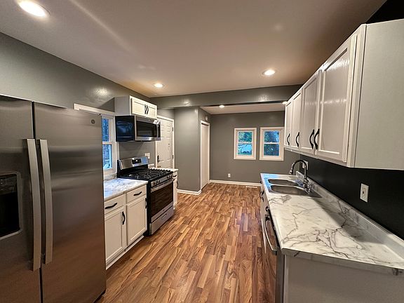 4th image of 5215 Maplehill Dr