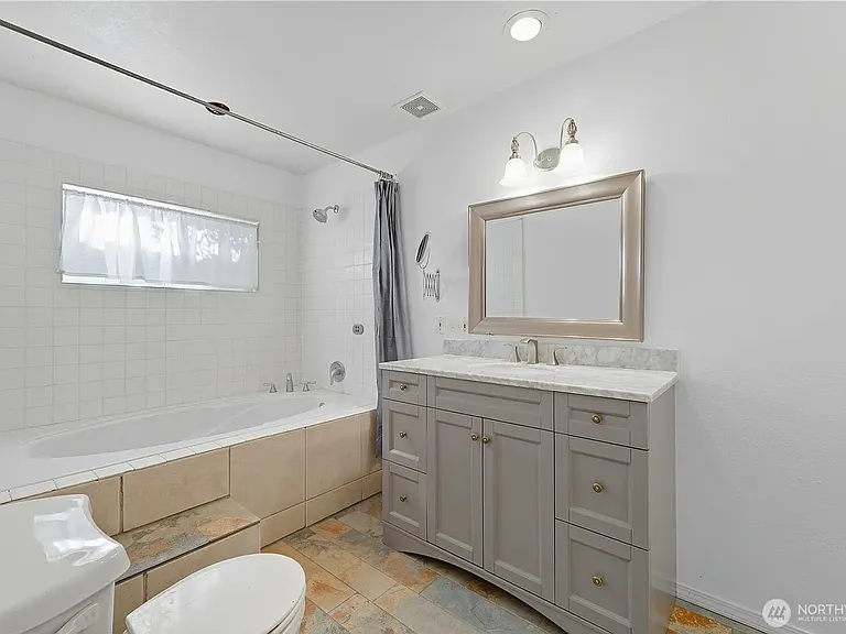 321 Craig St — Photo 15