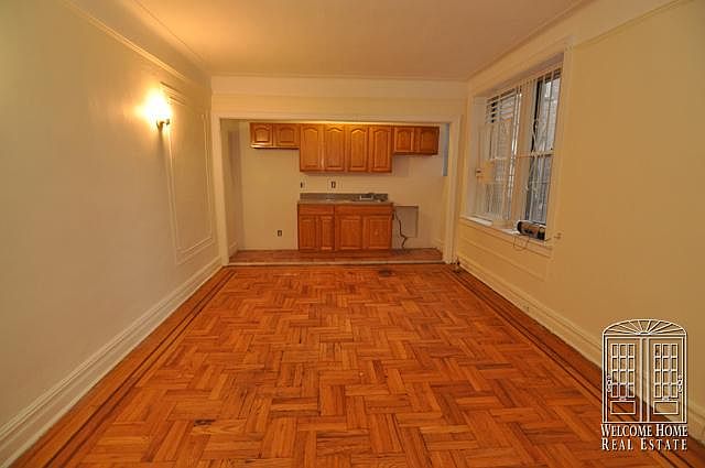 1st image of 4129 46th St APT 4L