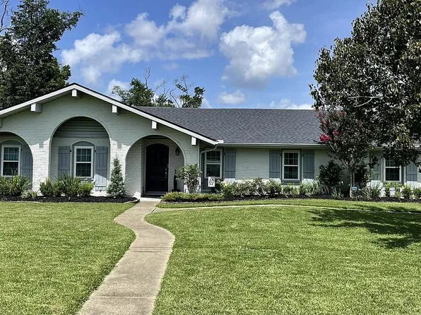 4802 Riverridge Dr, Lake Charles, LA 70605