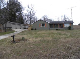48 Snow Rd, Big Sandy, TN 38221