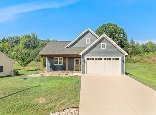 1054 Barrow Hills Dr, Huddleston, VA 24104