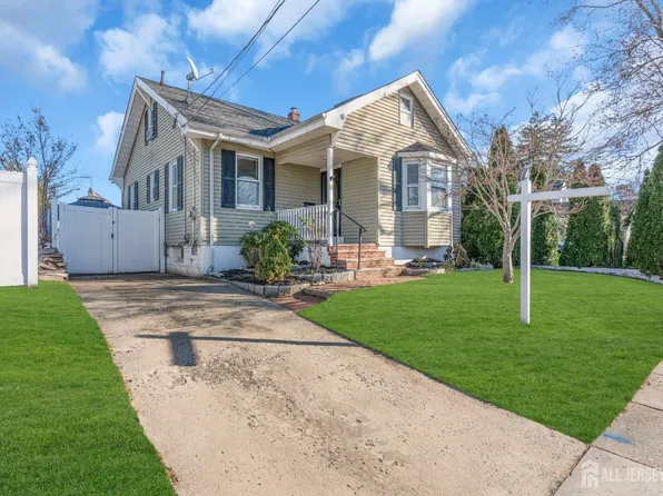 9 Albourne St, South River, NJ 08882