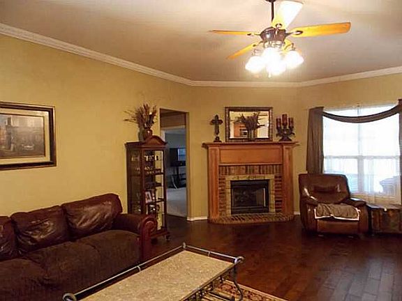 4th image of 517 SW 158th Ter
