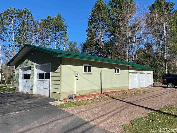 2nd image of 377 N River Dr