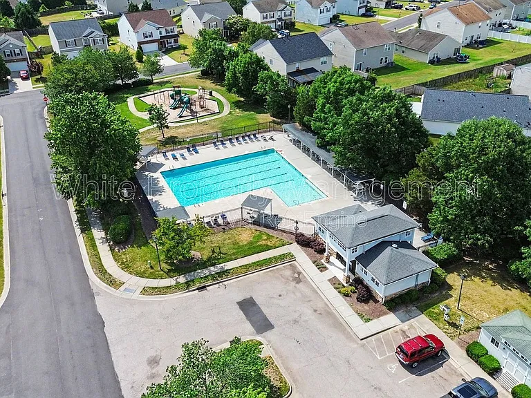1820 Meadow Crossing Dr — Photo 29