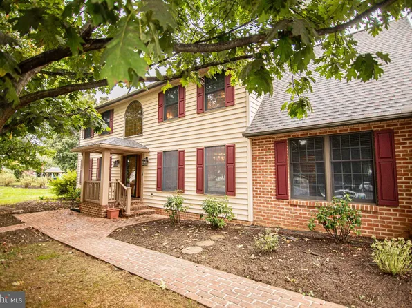 3 White Oak Ct, Boiling Springs, PA 17007