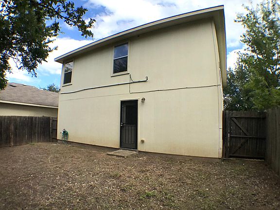 3rd image of 8802 Dittmar Oaks Dr