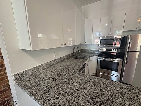 3rd image of 7 Pembroke St #4A