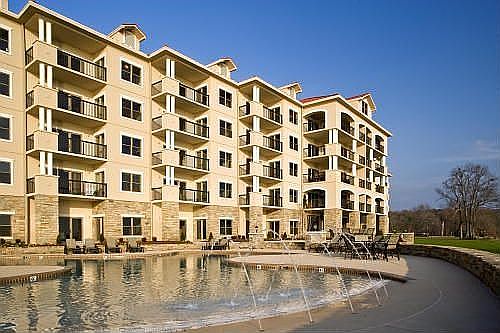 Offering swimming pool, fitness room, private balcony.