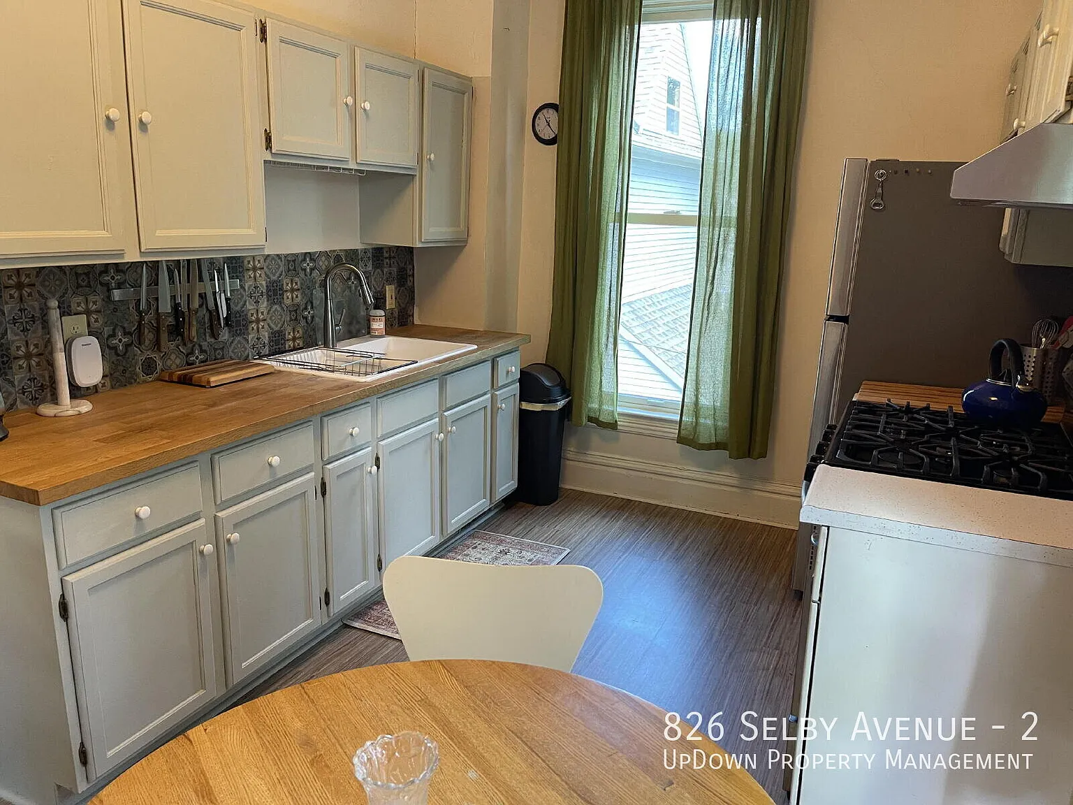 "Charming 2-Bedroom Upper Unit of Victorian Duplex in St. Paul's Summit-University neighborhood, ... — Photo 3