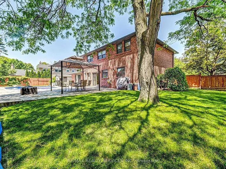 1570 Tipperary Ct — Photo 38