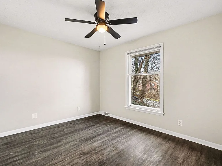 334 Hyde Park Dr — Photo 17