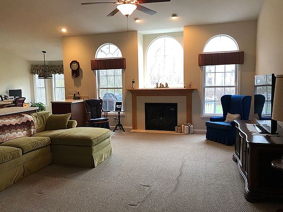 4th image of 8353 Eva Cir