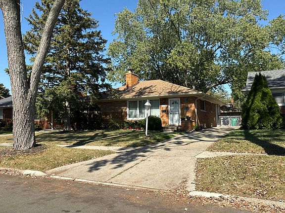 2nd image of 16495 Sprenger Ave