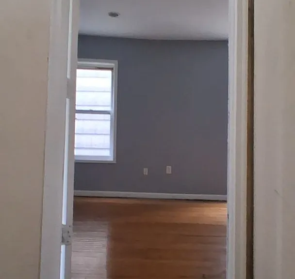 483 Avon Ave — Photo 3