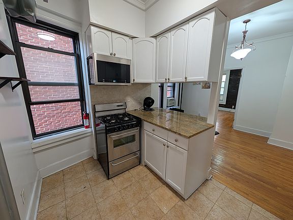 5th image of 2 Jane St APT 3B