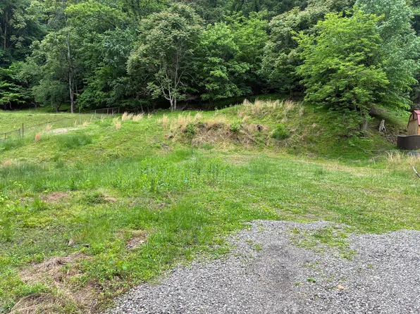 227 Snow Hill Dr, Charleston, WV 25311