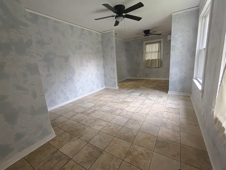 3804 Macarthur Dr — Photo 1