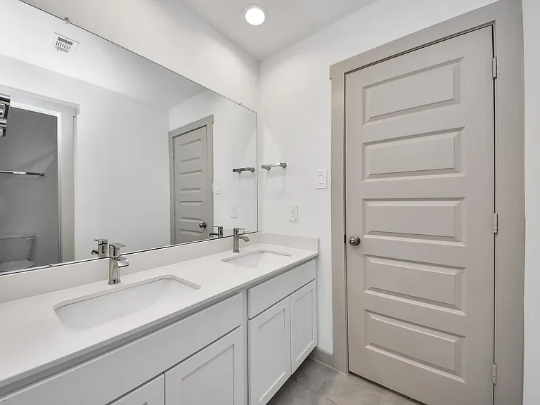 1118 Hyde Lake Ln — Photo 7