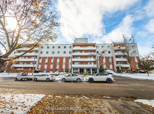 2485 Woking Cres #303, Mississauga, ON L5K 1Z6