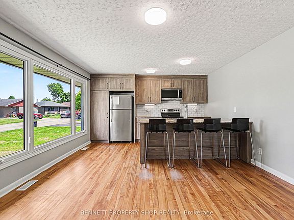 3rd image of 1308 Rustic Dr
