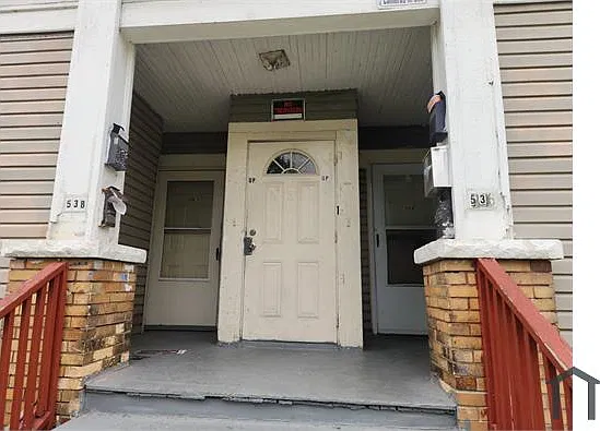 3 bed, 757 sqft, $1,350 — Photo 3