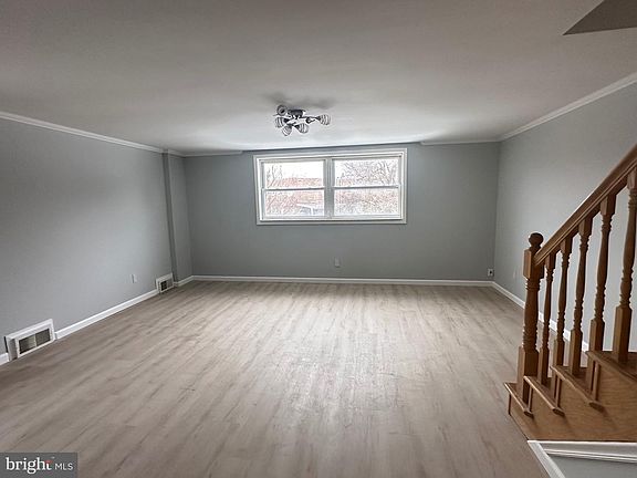 2nd image of 346 Ridgeway Pl