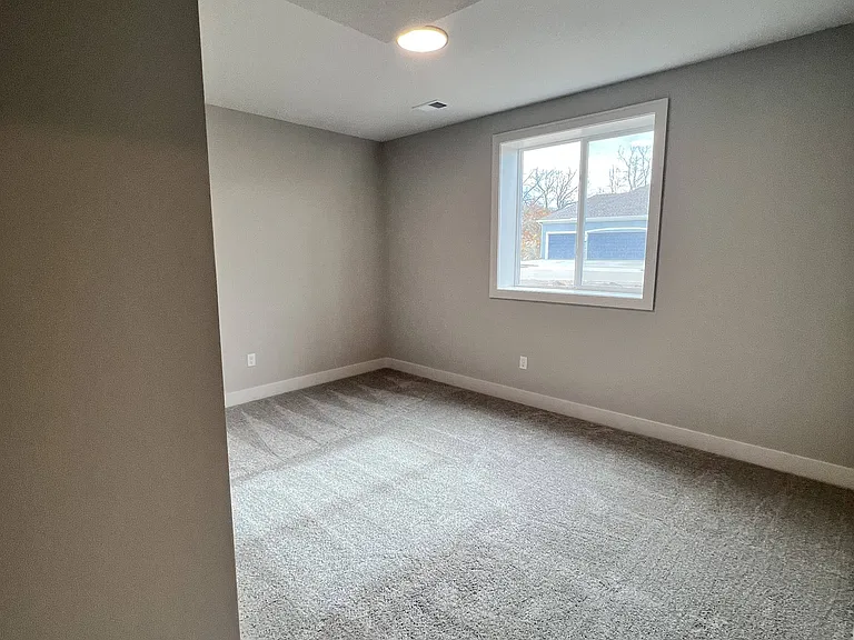 11009 S Millstone Dr — Photo 40