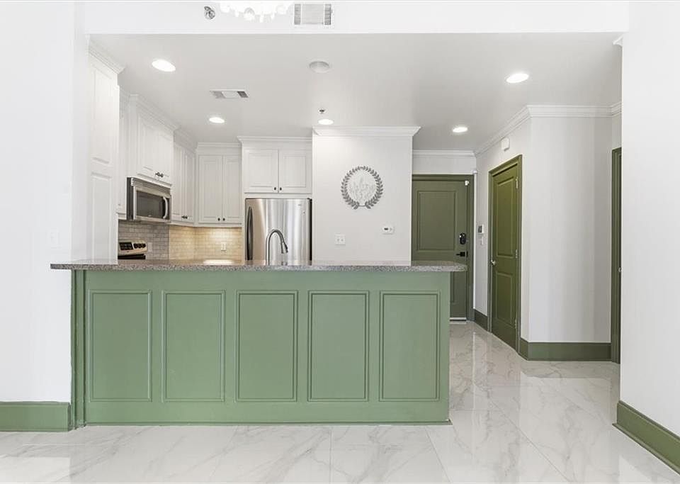 1st image of 2255 Peachtree Rd NE Unit 521