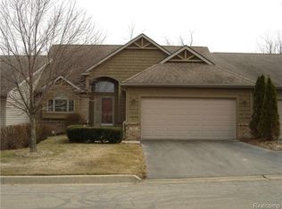 957 Mildred J Ct, Brighton, MI 48116