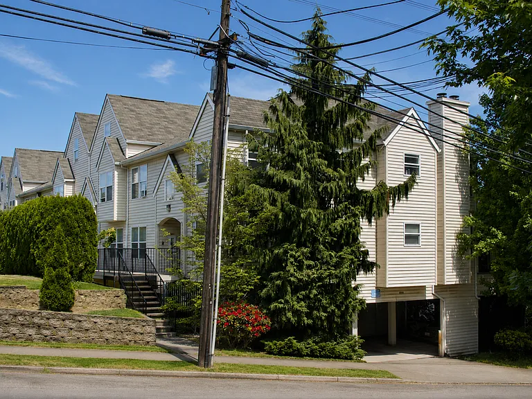 Hoodview Apartments — Photo 3