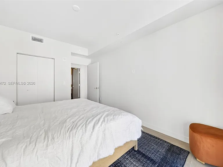 11 NE 6th St #3210 — Photo 37