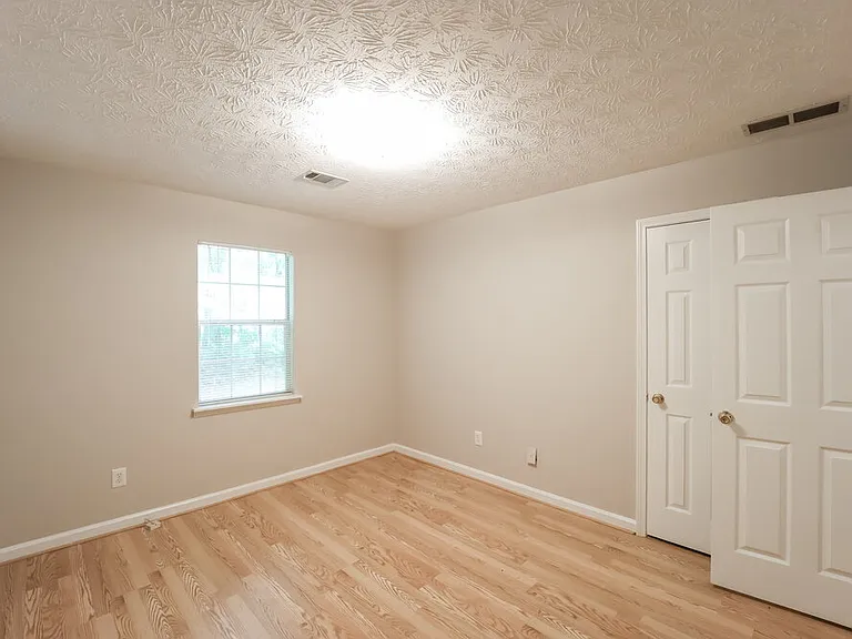85 Lakeside Dr — Photo 16