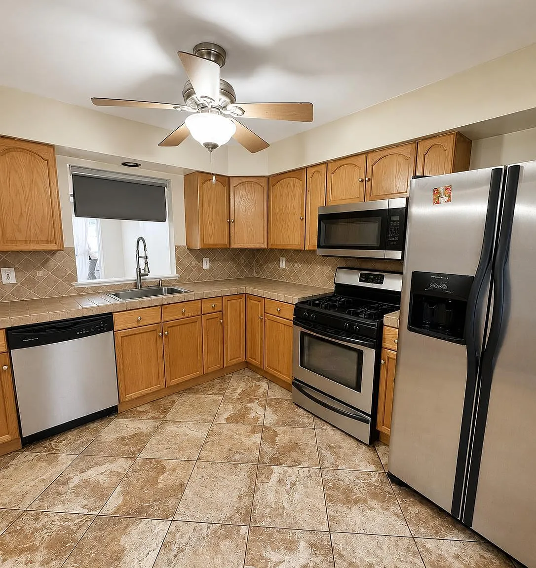 2 bed, 1.5 bath, 1370 sqft, $2,750 — Photo 2