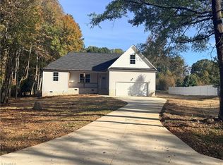 901 Edgemont Rd, Greensboro, NC 27406