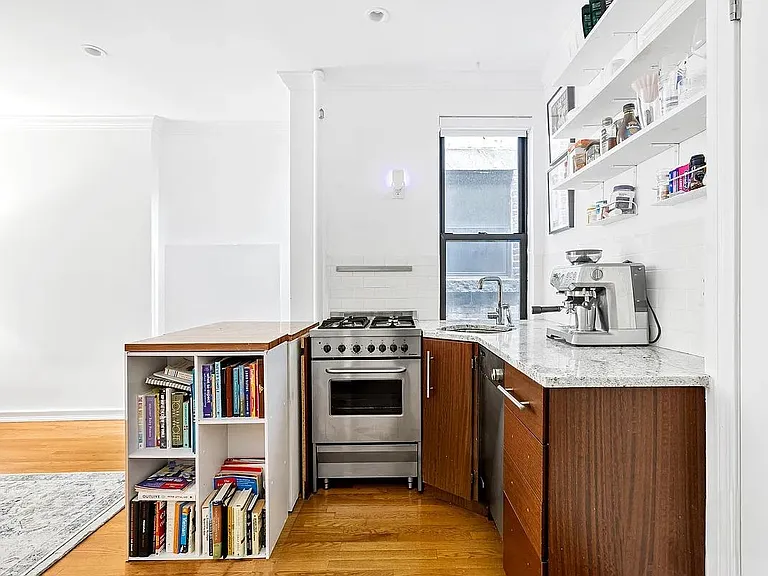 234 W 16th St #5B — Photo 4