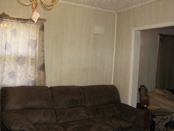 5th image of 726 Halifax St
