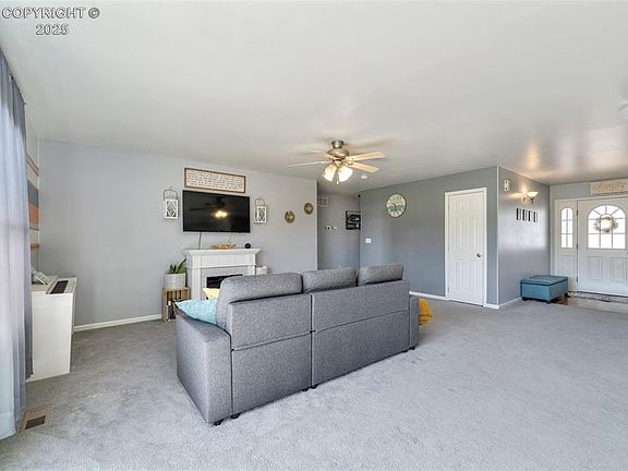 5th image of 832 Teton Pl