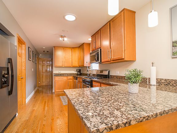 5th image of 2846 N Mulligan Ave