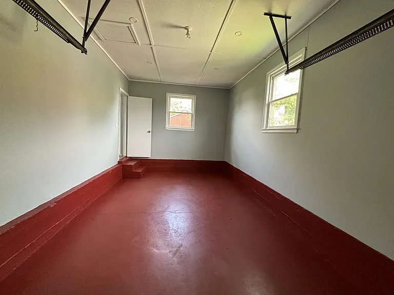 1911 Crimson Dr — Photo 13